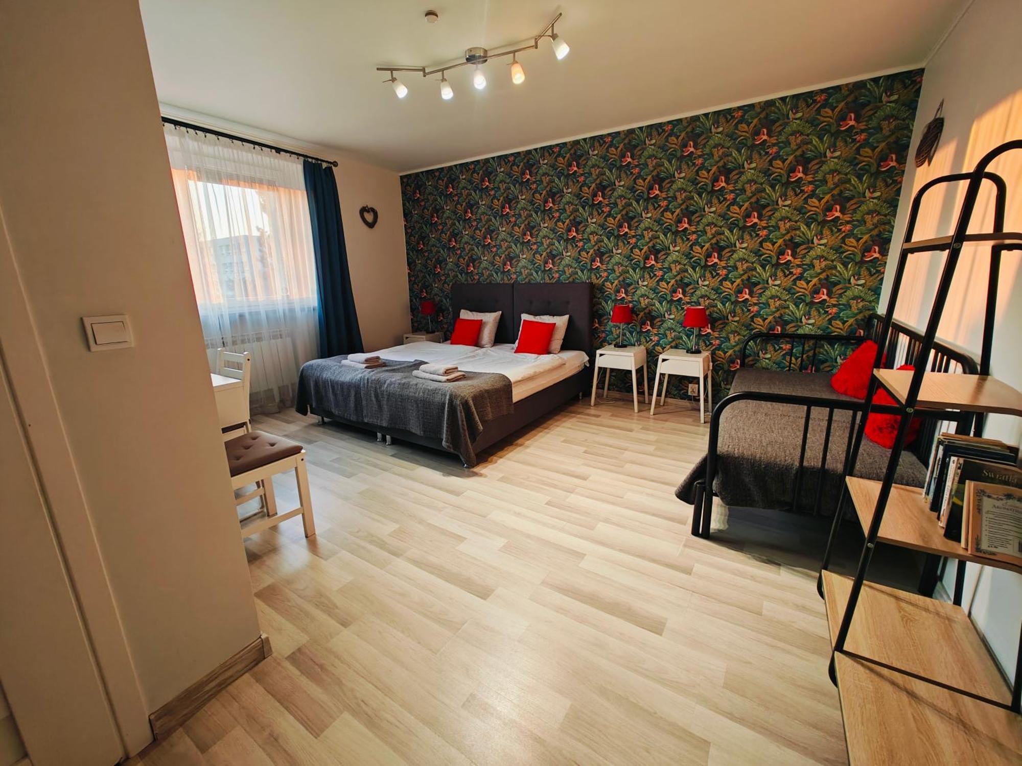 7Th Room Guest House Освиенцим Екстериор снимка