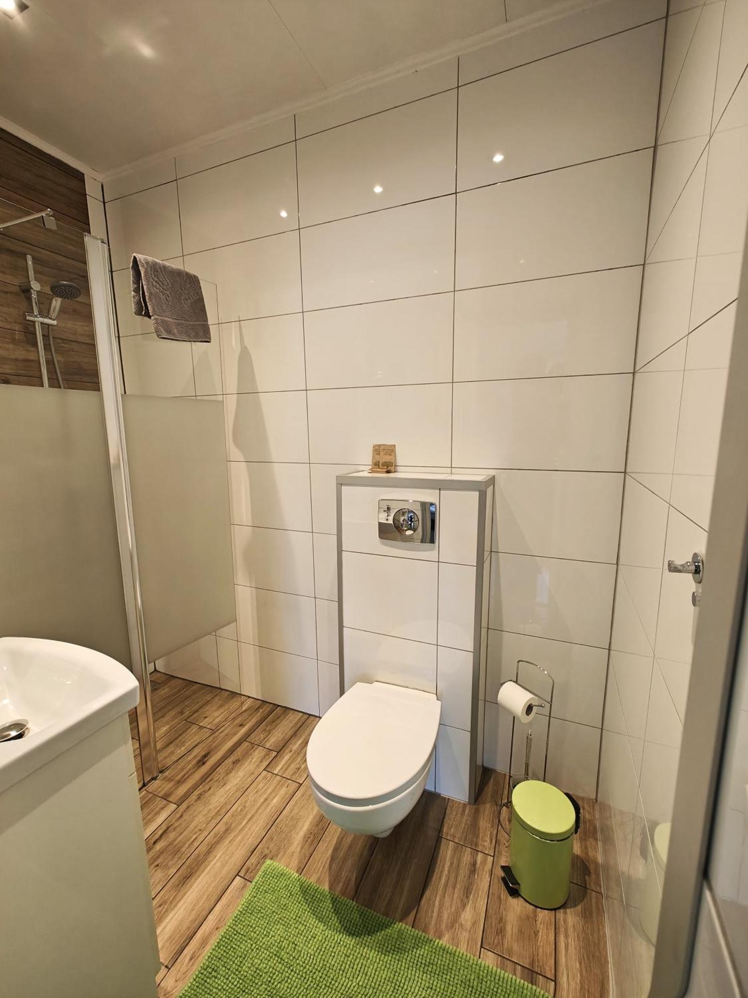 7Th Room Guest House Освиенцим Екстериор снимка
