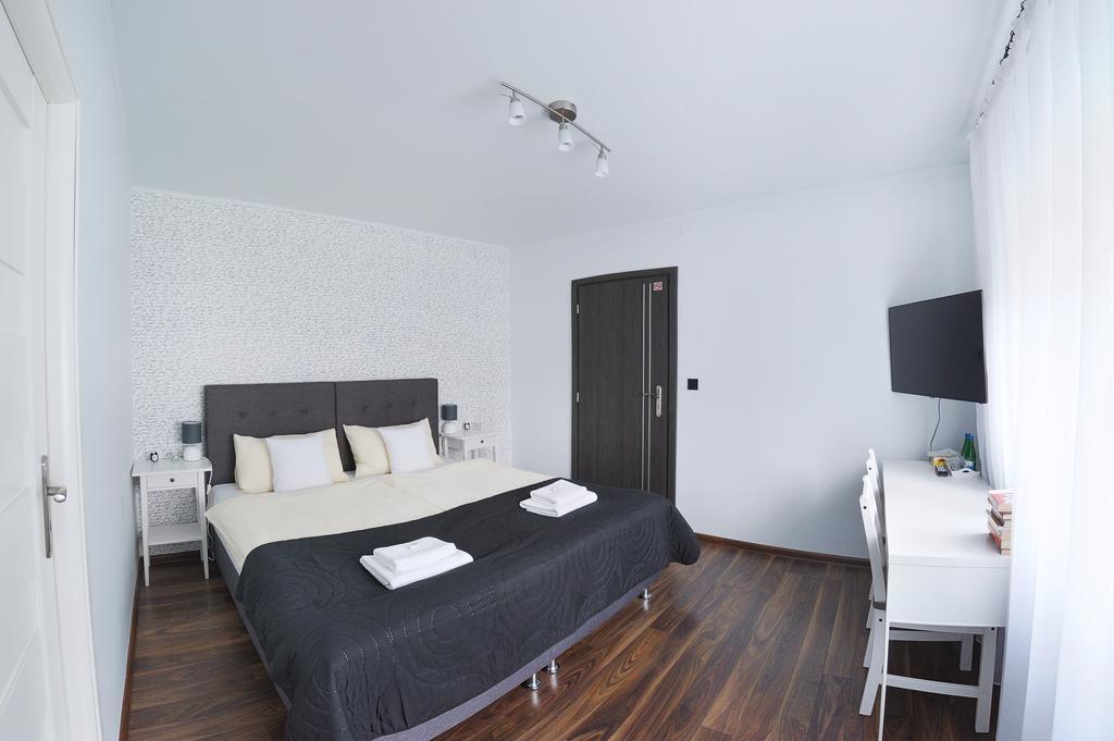 7Th Room Guest House Освиенцим Екстериор снимка